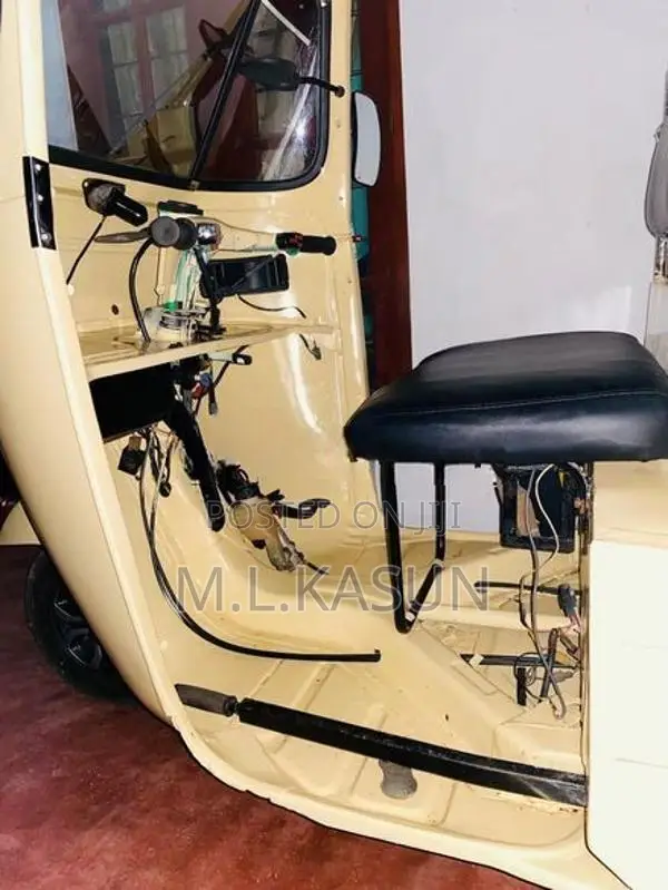 Bajaj RE 2003