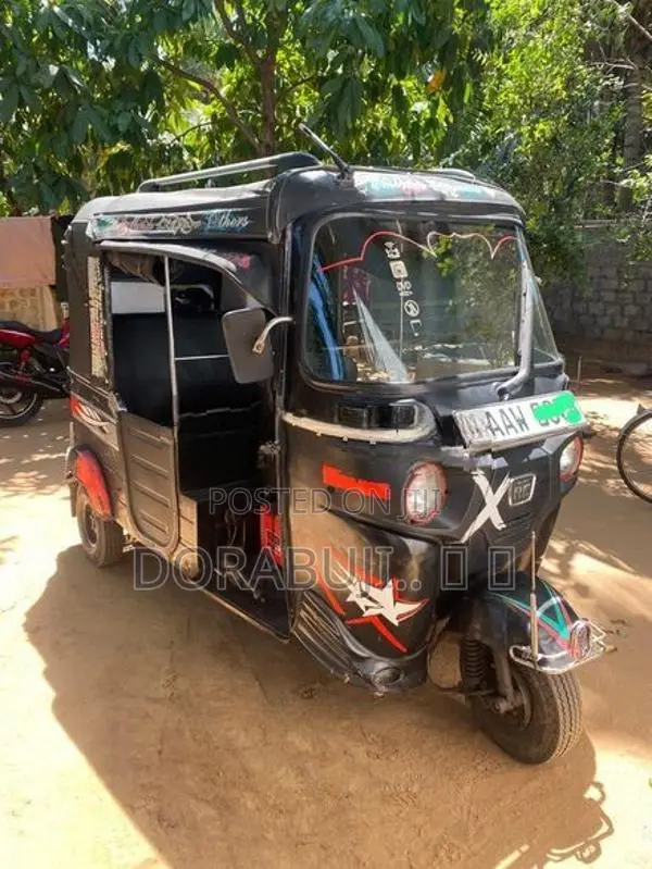 Bajaj RE 2015