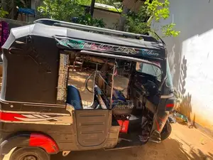 Bajaj RE 2015