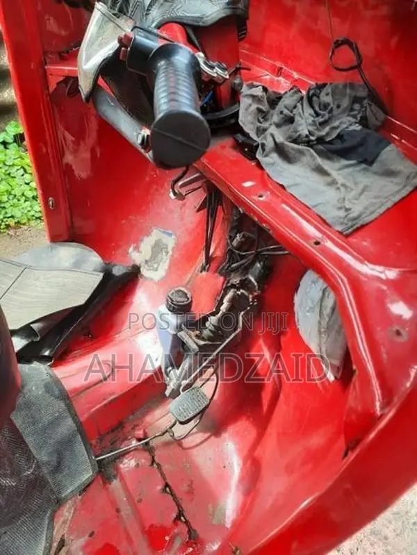 Bajaj RE 2004