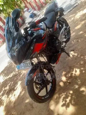 Bajaj Pulsar 220F 2010