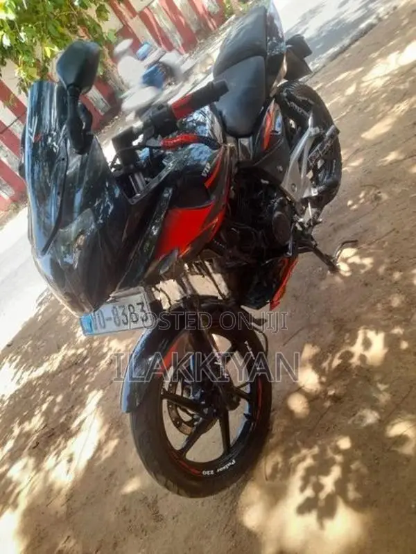 Bajaj Pulsar 220F 2010
