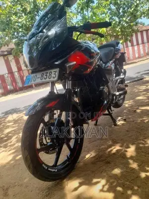 Bajaj Pulsar 220F 2010