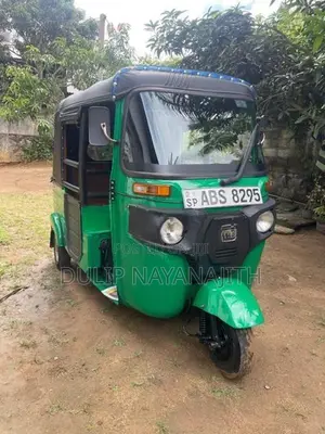 Bajaj RE 2018