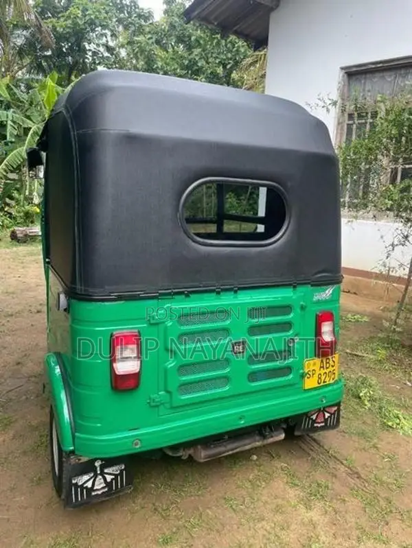 Bajaj RE 2018