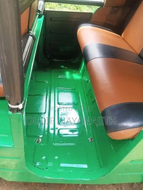 Bajaj RE 2018