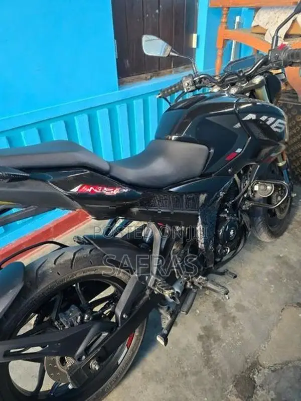 Bajaj Pulsar N160 Black 2025