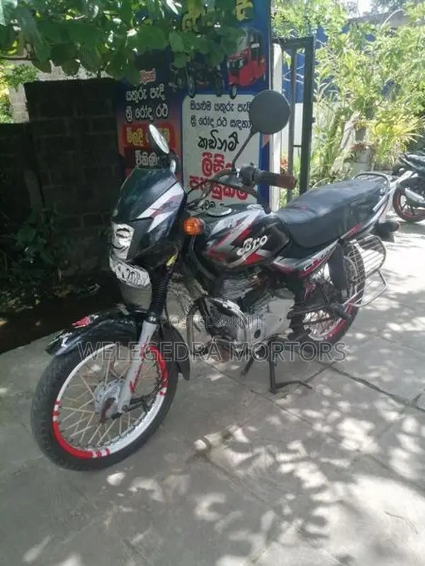 Bajaj CT100 2017