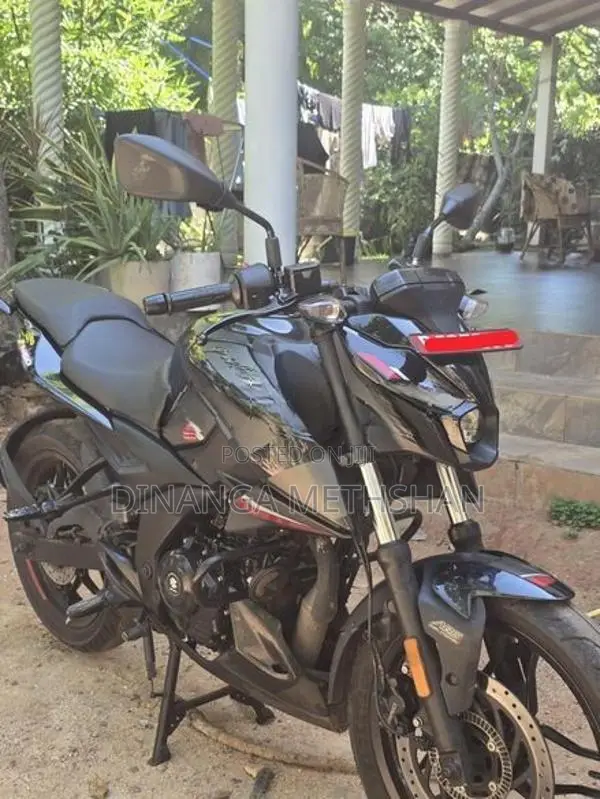 Bajaj Pulsar N160 2025