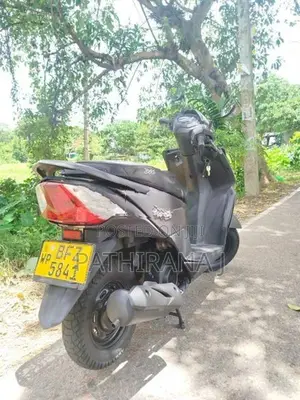 Honda Dio on light 2017