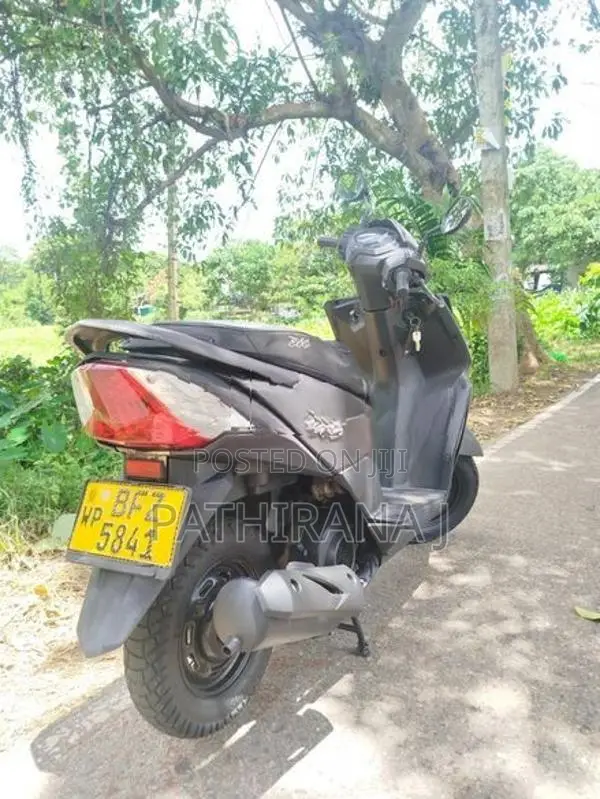 Honda Dio on light 2017