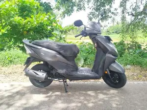 Honda Dio on light 2017