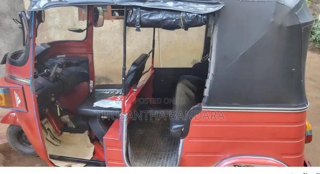 Bajaj RE 2011