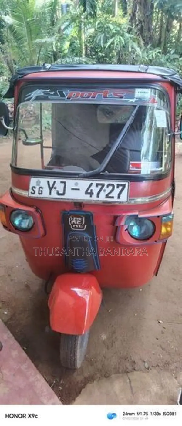 Bajaj RE 2011