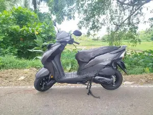 Honda Dio on light 2017