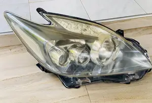Prius Head lights ( left side with Right side)
