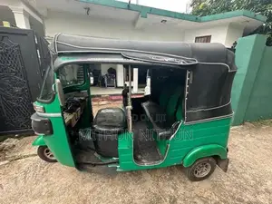 Bajaj RE 2019