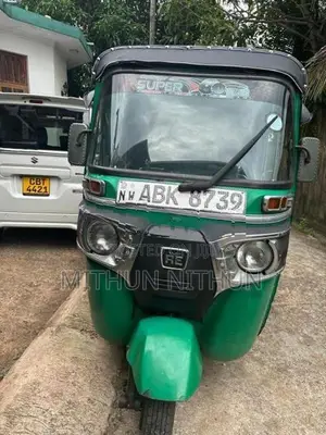 Bajaj RE 2019