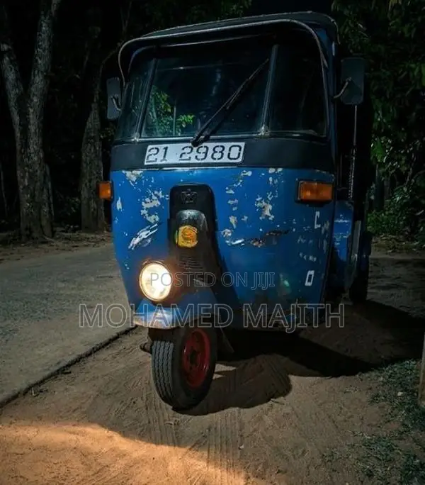 Bajaj bajag 2000