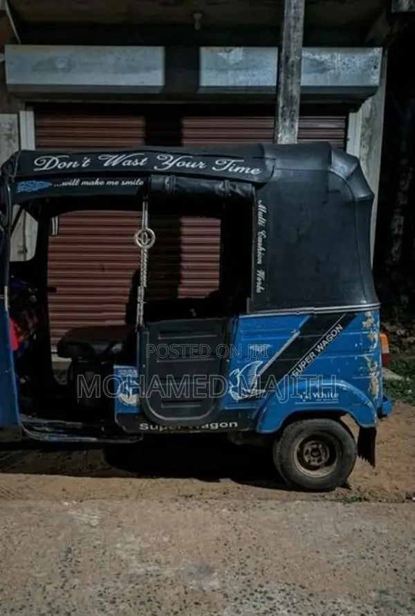 Bajaj bajag 2000