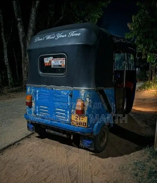 Bajaj bajag 2000