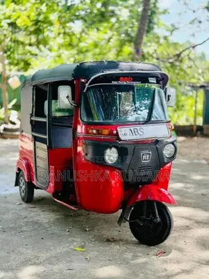 Bajaj RE 2018