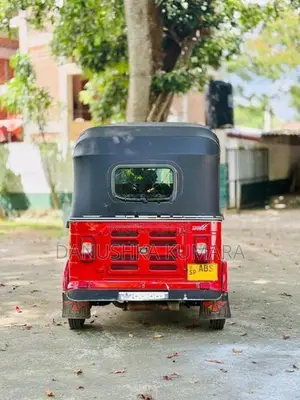 Bajaj RE 2018
