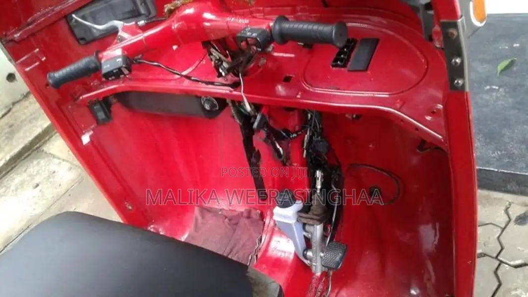 Bajaj RE 2006