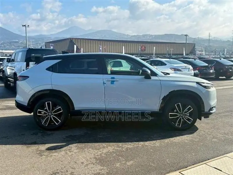 Honda Vezel Z PLAY MOON ROOF 2026