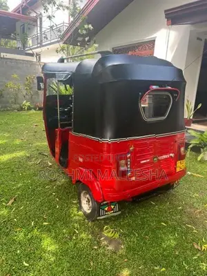 Bajaj RE 2015