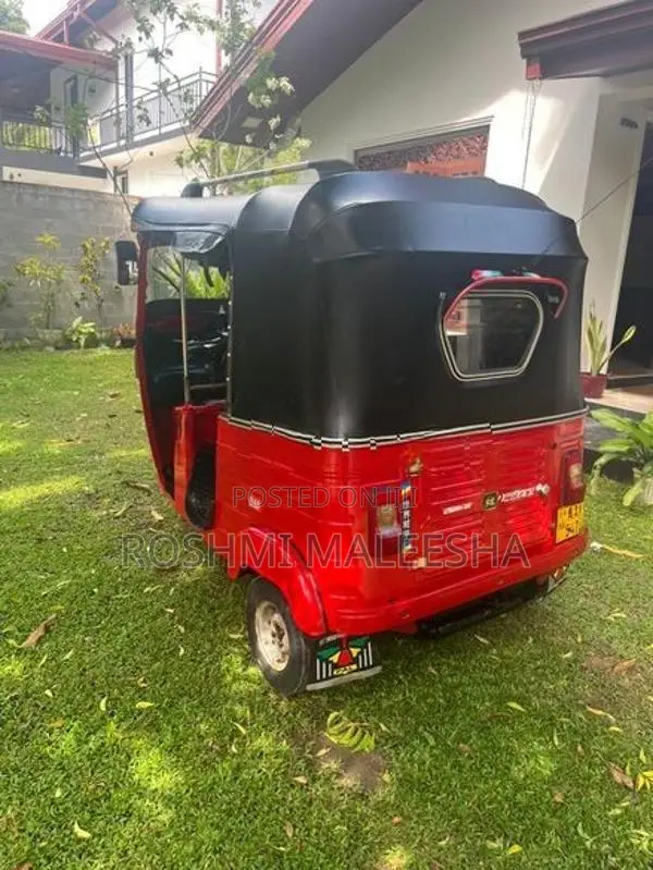 Bajaj RE 2015