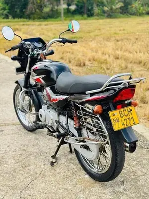 Bajaj CT100 2015