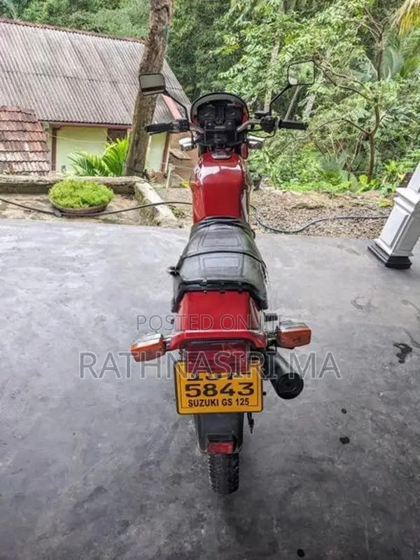 Suzuki GS 125 2004