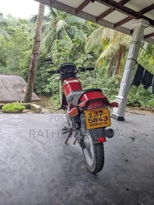 Suzuki GS 125 2004