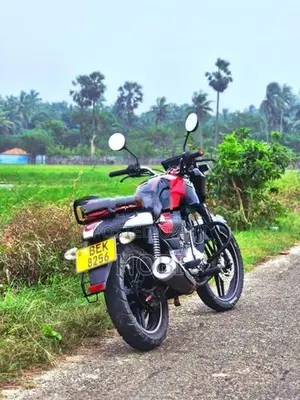 Bajaj V15 2016