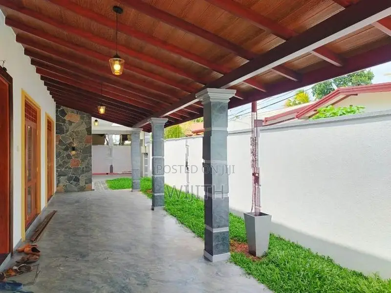 සුපරි කාමර4 දෙමහල් නිවසක් විකිනිමට කෑස්බෑව