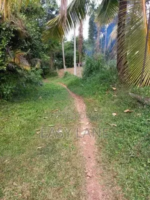 කඩවත නගරයෙන් පර්චස් 17 ක වටිනා ඉඩමක් විකිණීමට