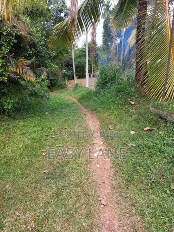 කඩවත නගරයෙන් පර්චස් 17 ක වටිනා ඉඩමක් විකිණීමට