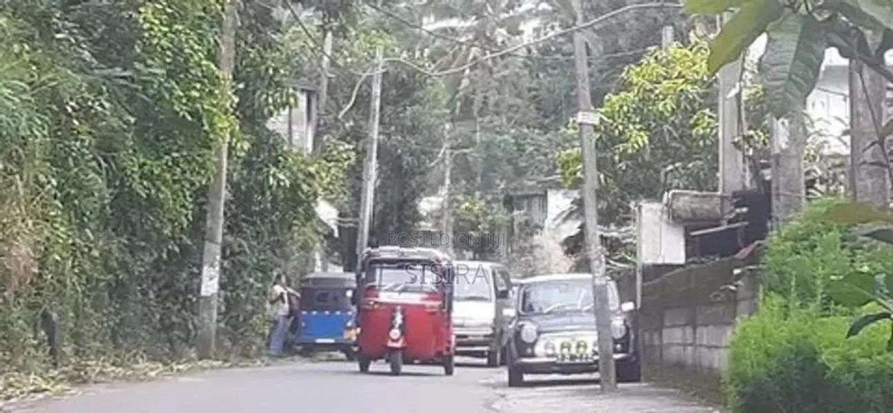 නුවර නගරයෙන් වට්නා ඉඩමක් විකිණීම සඳහා