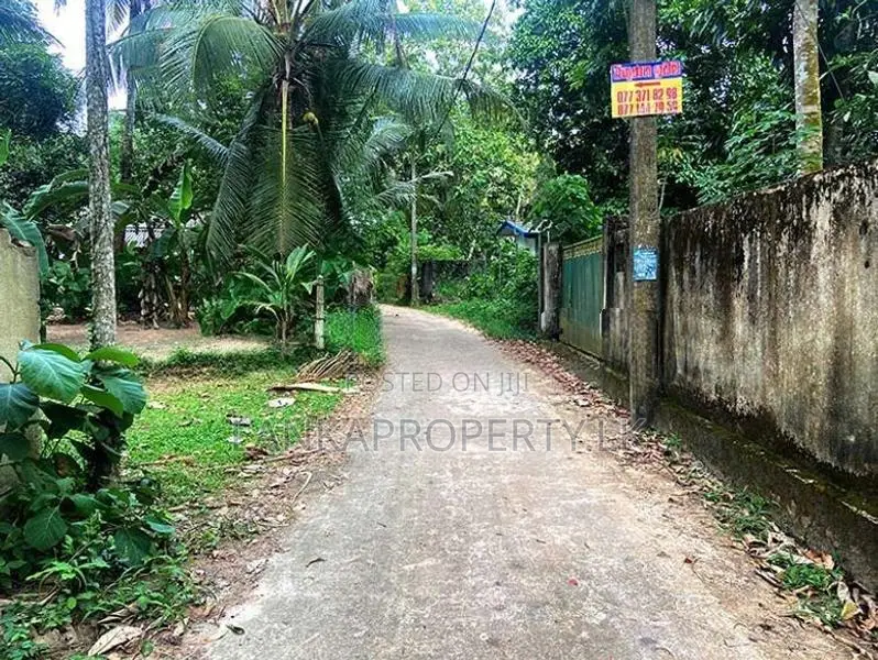 Residential Land for Sale in Naiwala Road, Udugampola