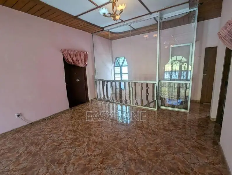 කඳානෙන් අඩි 20 කාපට් පාරට මුහුණලා සුඛෝපභෝගී දෙමහල්