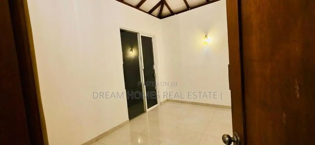 Luxury Two-Storey House for Rent in Habarakada