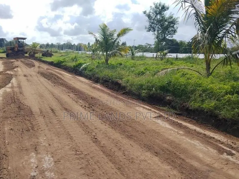 අනුරාධපුර නාච්චාදූව වැව පාරෙන් ඉඩම්