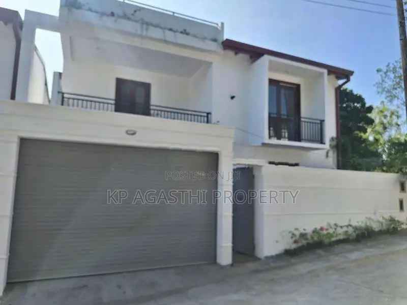 Malabe Town Luxury House for Sale