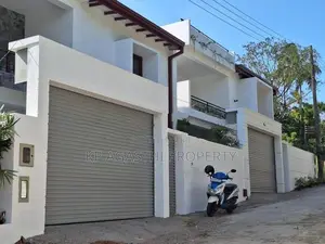Malabe Town Luxury House for Sale