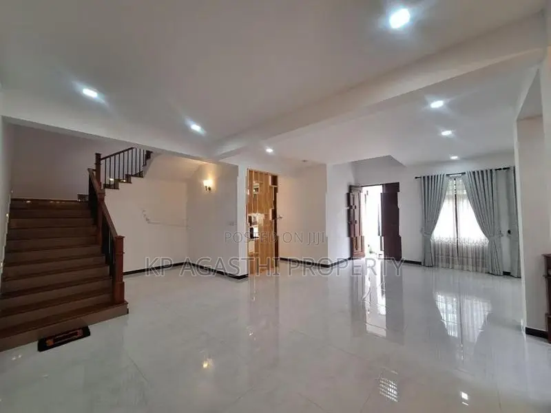 Super Luxury House for Sale in Thalawathugoda