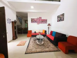 ගම්පහ - බන්ඩාරනයක විද්‍යාලය ලගින්ම දෙමහල් නිවසක්