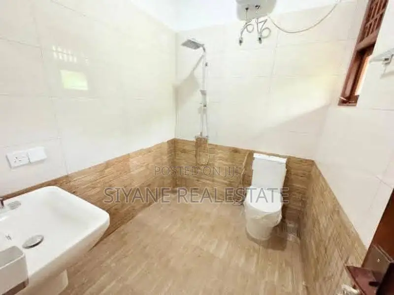 Luxury New Modern House for Sale in Thalawathugoda