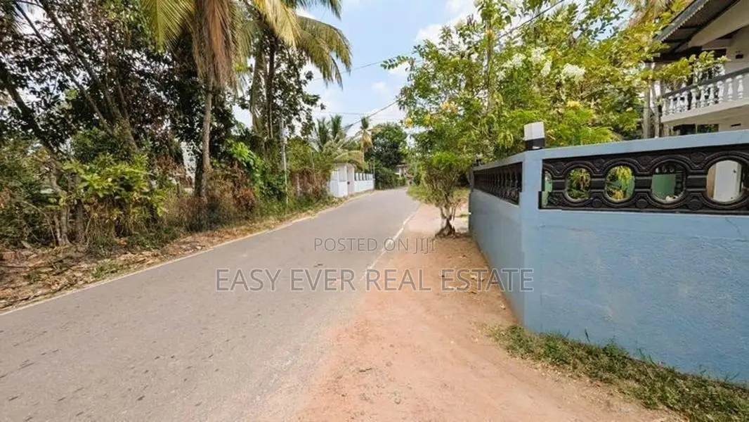 කලගෙඩිහේන දඩගමුව පාරෙන් සුපිරි ඉඩමක්