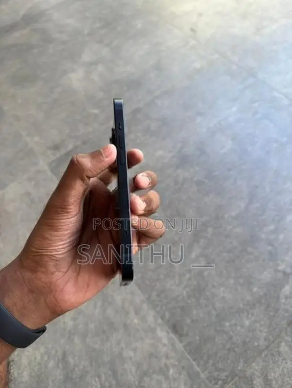Apple iPhone 13 (Used)